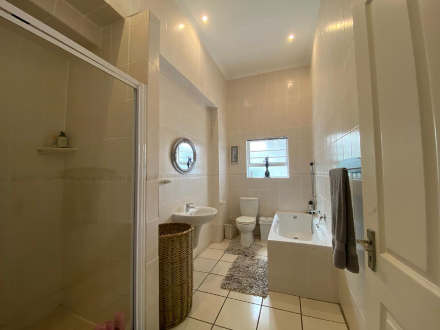 3 Bedroom Property for Sale in Sandbaai Western Cape